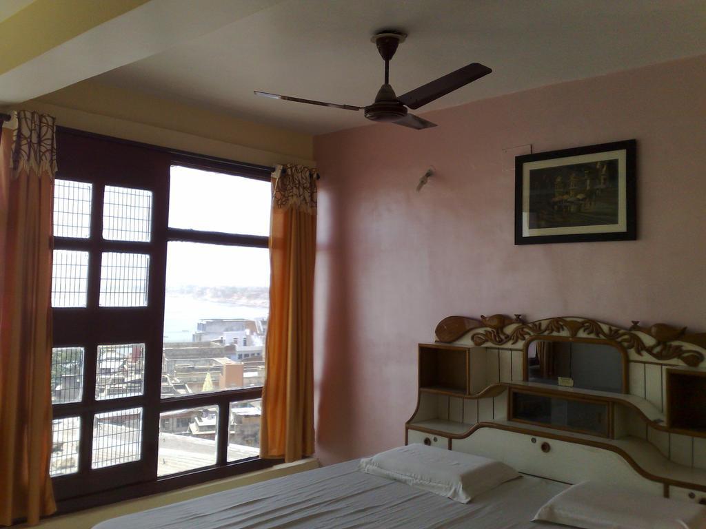 Grg Shanti Guest House Varanasi Near Manikarnika Ghat الغرفة الصورة